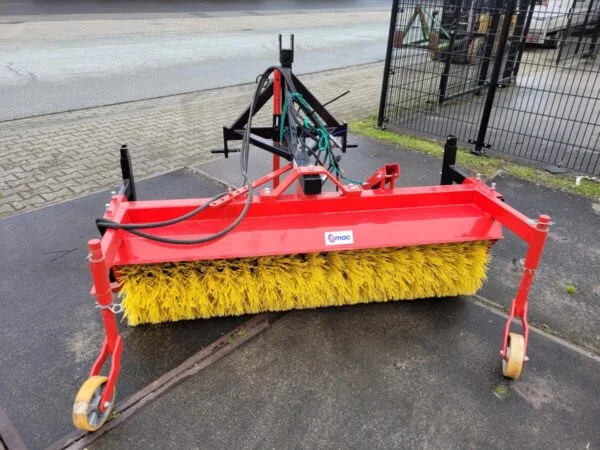 Qmac veegmachine 1.75 mtr hydraulisch met opvangbak - Afbeelding 2