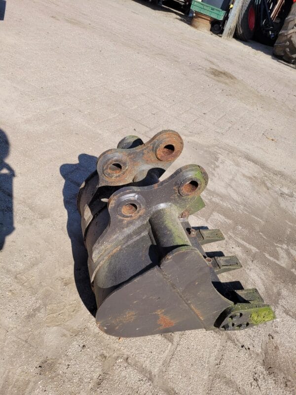 Graafbak 38 cm  met cw 05 aansluiting