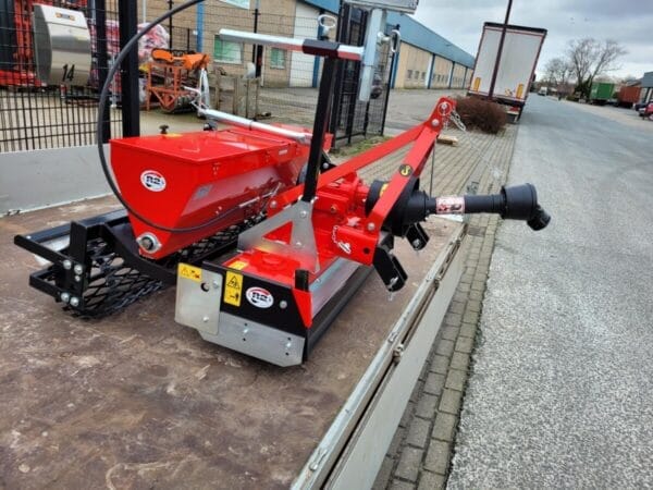 Rotorkopeg R2 MTZ 135 met zaaimachine   demo